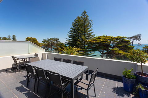 C-Scape Penthouse - Cowes Beach Front - Holiday Cairns 0