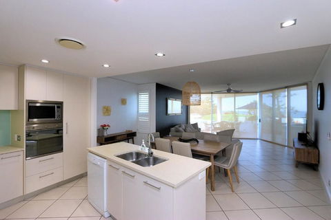 C Bargara Unit 101 - Holiday Cairns 1