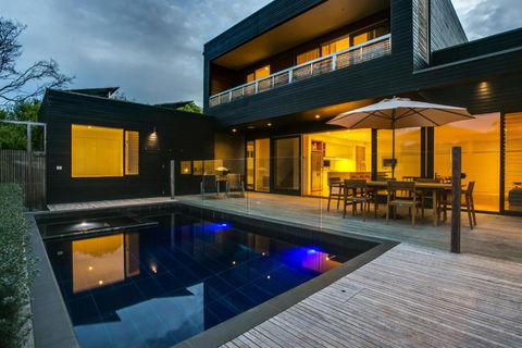 C-Escape - Holiday Cairns 0