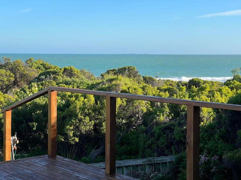 C4 Miles Beach Shack - Holiday Cairns 4