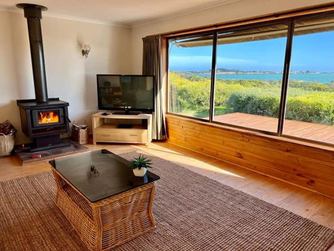 C4 Miles Beach Shack - Holiday Cairns 3