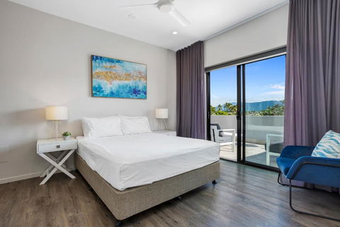 Cairns North 4-Bed With Outdoor Dining & Pool - Holiday Cairns 1