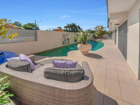 Cairns North 4-Bed With Outdoor Dining & Pool - Holiday Cairns 4