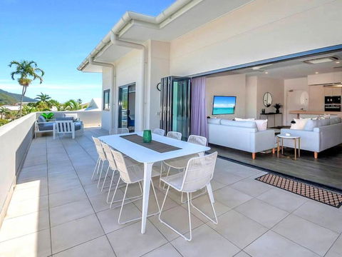 Cairns North 4-Bed With Outdoor Dining & Pool - Holiday Cairns 3
