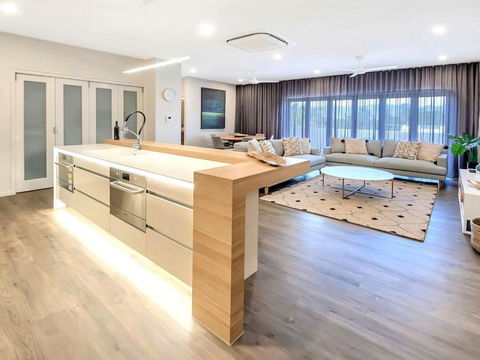 Cairns North 4-Bed With Outdoor Dining & Pool - Holiday Cairns 2