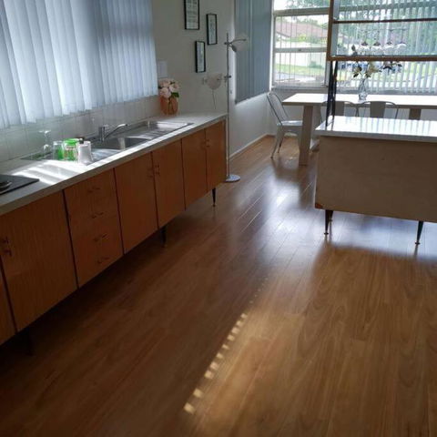 CAMPBELLTOWN HOLIDAY HOME 3 BED + FREE PARKING NCA039 - Holiday Cairns 2