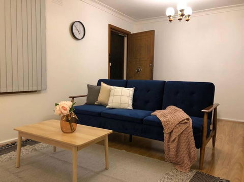 CAMPBELLTOWN HOLIDAY HOME 3 BED + FREE PARKING NCA039 - Holiday Cairns 3