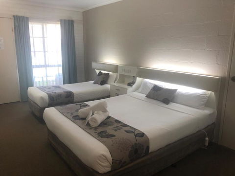 CAPRICORN MOTOR Inn - Holiday Cairns 3
