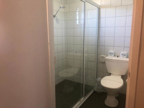 CAPRICORN MOTOR Inn - Holiday Cairns 1