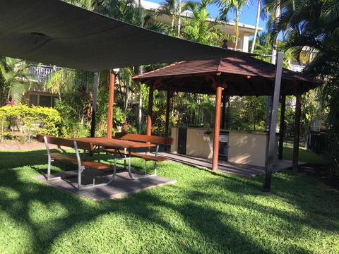 Cairns Golf Course Apartment - Holiday Cairns 4