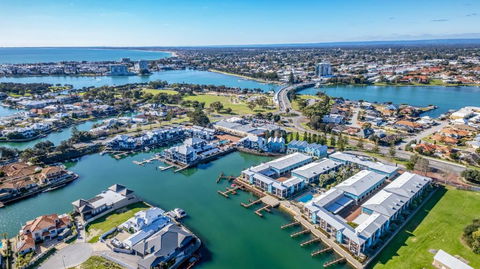 C Mandurah Apartment Resort - Holiday Cairns 0