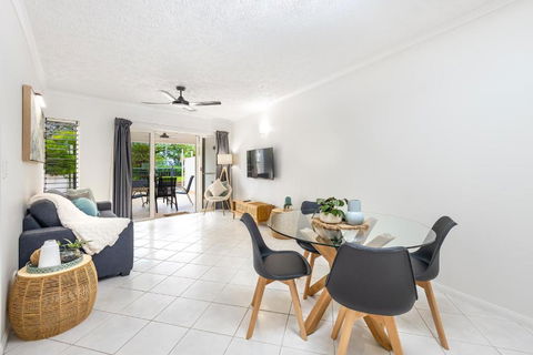 Cairns Esplanade 2BR Waterfront Apartment Sleeps 6 - Holiday Cairns 0