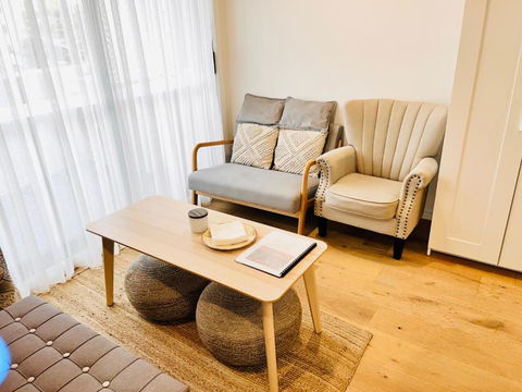 CBD Japanese Retreat 2BR 1P Brekky Wifi Netflix - Holiday Cairns 1