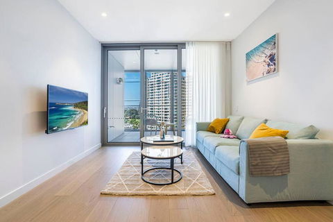CBD Luxury 1BR Harbour Views & Premier Facilities - Holiday Cairns 0