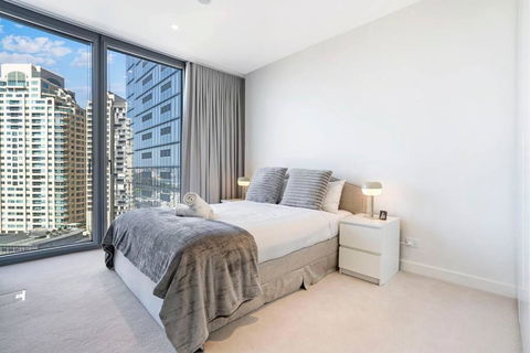 CBD Luxury 1BR Harbour Views & Premier Facilities - Holiday Cairns 4