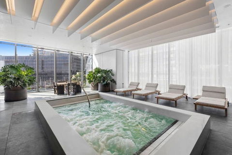 CBD Luxury 1BR Harbour Views & Premier Facilities - Holiday Cairns 3