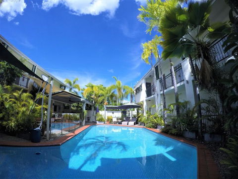 Crystal Garden Resort & Restaurant - Holiday Cairns 0