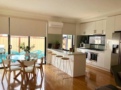D111 Special Melbourne Retreat - Holiday Cairns 0
