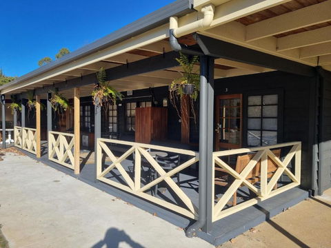 Dartmouth Hotel Pub - Holiday Cairns 2