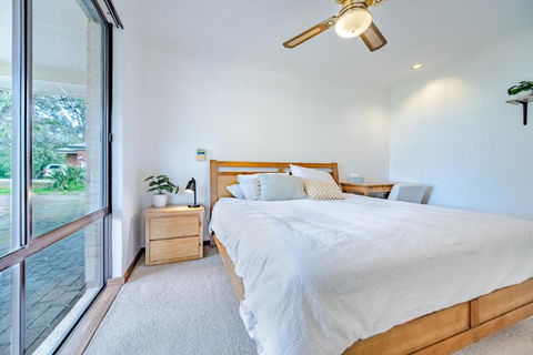 Dawesville Cosy Retreat - Holiday Cairns 1
