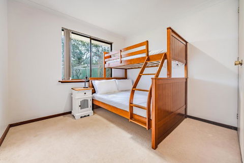 Dawesville Cosy Retreat - Holiday Cairns 4