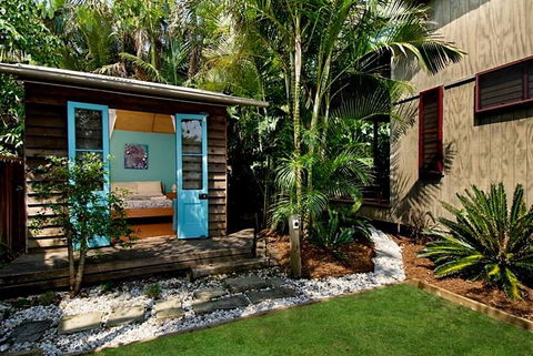 2b Manfred St - The Wave House - Holiday Cairns 2