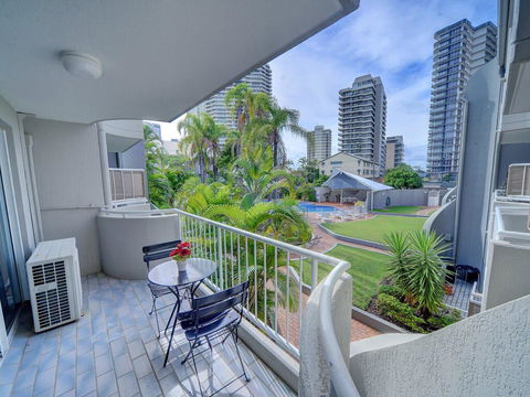 2BR Aloha Lane Main Beach Apartment - Holiday Cairns 2