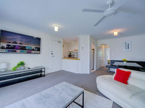 2BR Aloha Lane Main Beach Apartment - Holiday Cairns 1