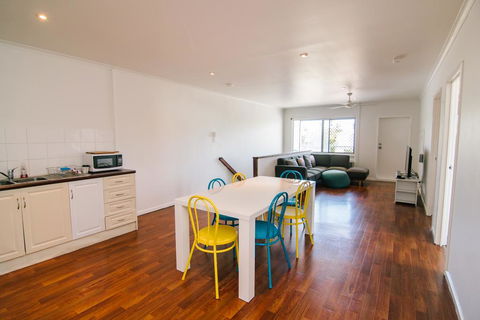 3 Bedroom Apartment / Spence St - Holiday Cairns 3