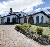 31 Rest Point Absolute Waterfront with Jetty - Holiday Cairns