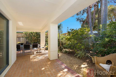32 Beachside - Holiday Cairns 1