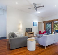 33 Bangalow - Narrawallee's Beautiful Bungalow - Holiday Cairns