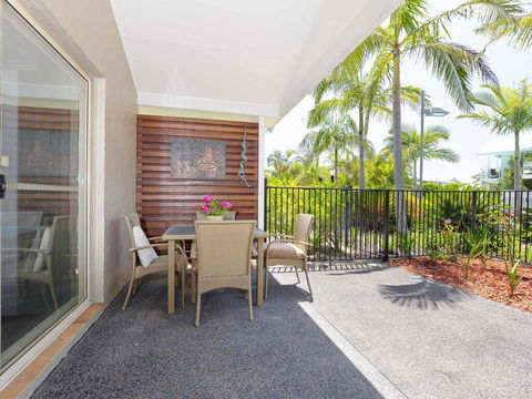 356 ' Oaks Pacific Blue', 265 Sandy Point Rd - Air Conditioned, Direct Pool Access And Suited For Disability - Holiday Cairns 0