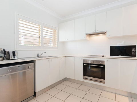 356 ' Oaks Pacific Blue', 265 Sandy Point Rd - Air Conditioned, Direct Pool Access And Suited For Disability - Holiday Cairns 3