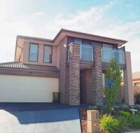 4 Bed 2 And A Half Bath Luxury Villa in Point Cook - Holiday Cairns