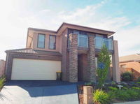 4 Bed 2 And A Half Bath Luxury Villa in Point Cook