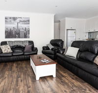 4 Bedroom Inner City Townhouse - SLEEPS 9  - Holiday Cairns