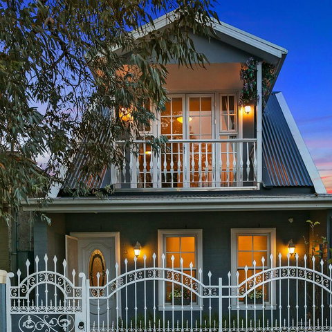 4 Ensuite Chelsea Villa CBD-Airport - Holiday Cairns 3