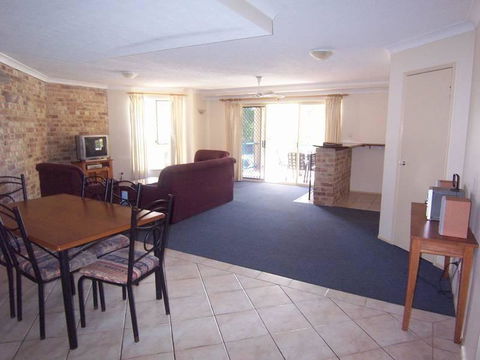 4/84 Lawson Street - Beach Haven 4 - Holiday Cairns 3