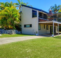 40 Rumbalara Avenue - Rainbow Beach Entertain on the spacious verandah overlooking beautiful Rainbow Beach - Holiday Cairns