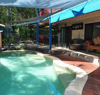 43 Double Island Drive - Two level holiday home with swimming pool. Located close to beach and CBD - Holiday Cairns