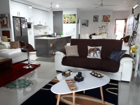 47 Boulter Road - Holiday Cairns 1