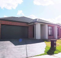 5 Bed 2 Bath big house - Holiday Cairns