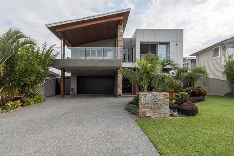 5 Liamina Avenue Apartment - Holiday Cairns 0