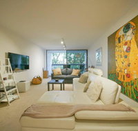 5 Star in Prime Double Bay Location with Balcony - Holiday Cairns