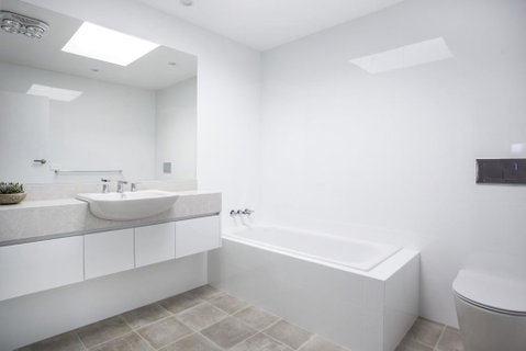 57 Carroll Ave Mollymook Beach - Relaxed Homely Retreat - Holiday Cairns 1