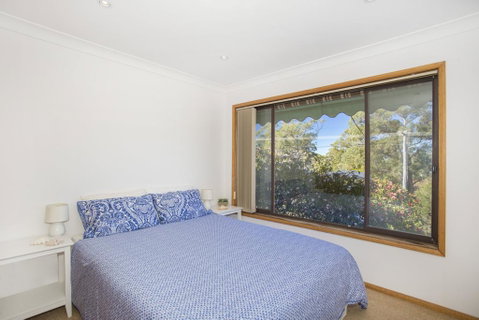57 Carroll Ave Mollymook Beach - Relaxed Homely Retreat - Holiday Cairns 3