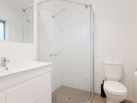 5B BENT STREET - LARGE HOUSE WITH DUCTED AIR CON, WIFI & FOXTEL - Holiday Cairns 3