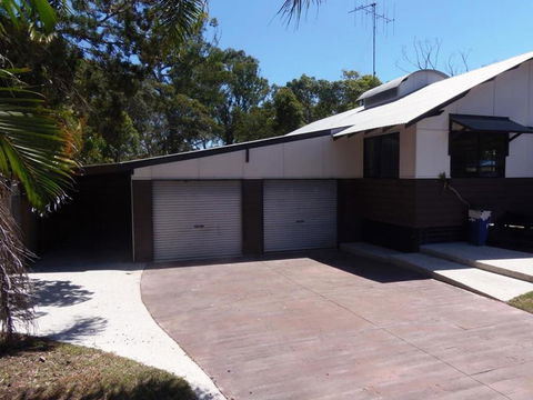 6 Bomburra Court - Rainbow Beach, Pet Friendly In Great Bush And Beach Location - Holiday Cairns 3