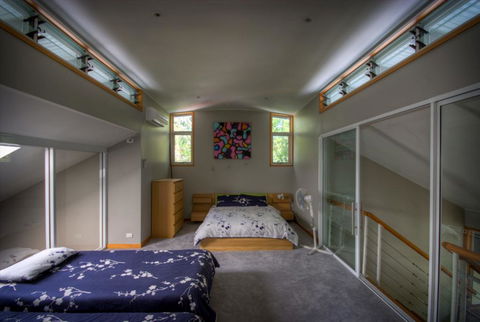 6 Satinwood Drive - Rainbow Shores, Stylish Beach House, Free WiFi - Holiday Cairns 3